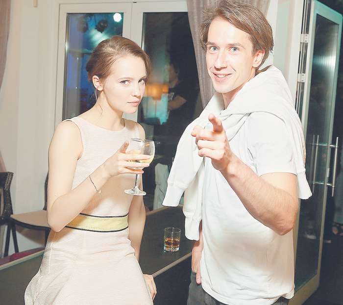 В августе Егор Корешков и Юлия Хлынина перестали скрывать свой роман В августе Егор Корешков и Юлия Хлынина перестали скрывать свой роман