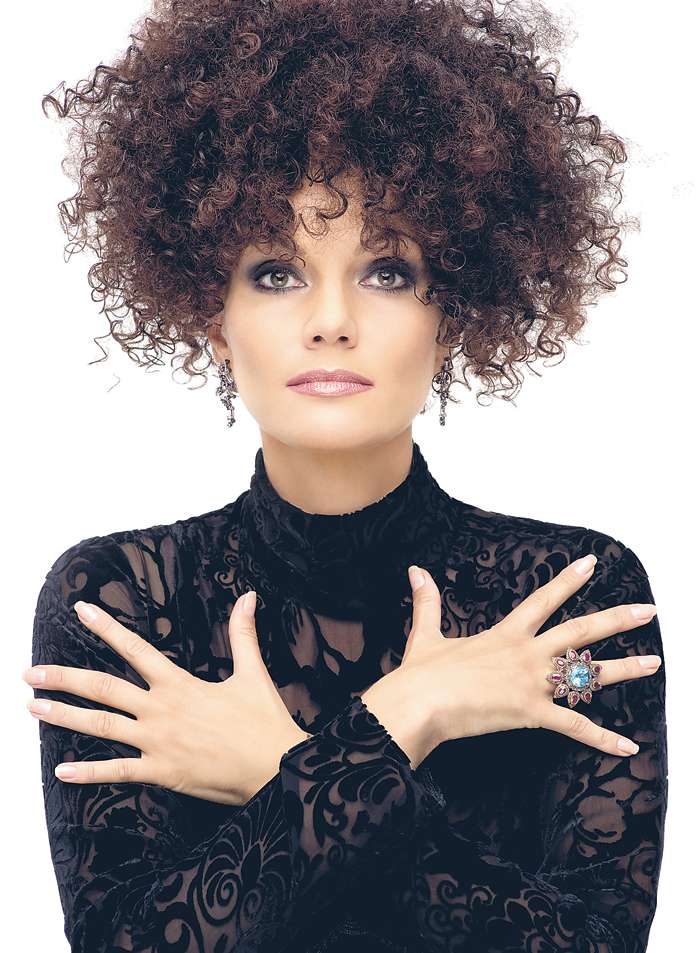 "Современным мужчинам нужна женщина, которая будет поглощена семьей. А я всегда выбирала музыку" Современным мужчинам нужна женщина, которая будет поглощена семьей. А я всегда выбирала музыку