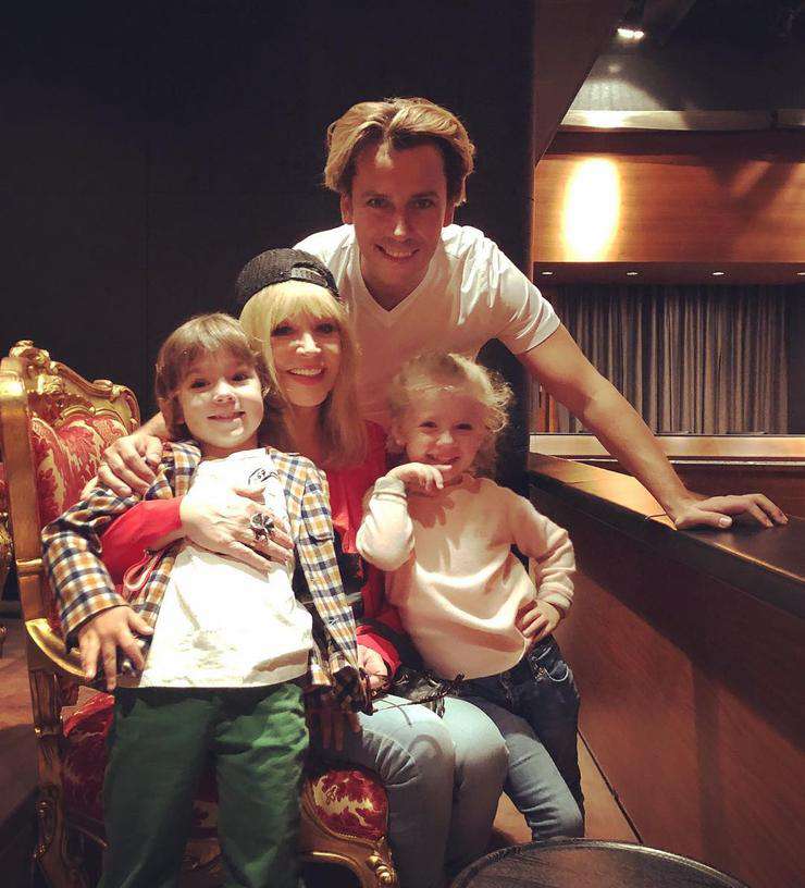 Максим Галкин и Алла Пугачева с детьми