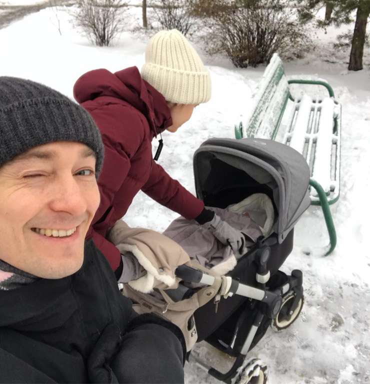 Первая прогулка Степана встревожила поклонников - не простудить бы малыша