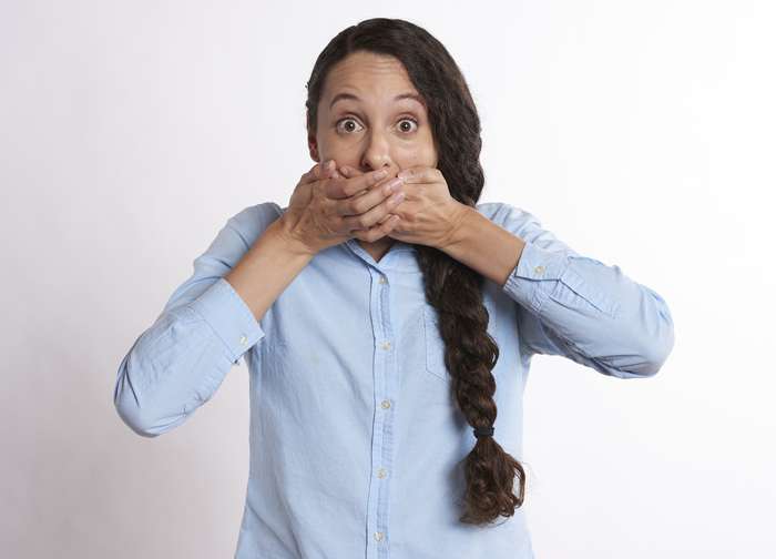 Запах изо рта может быть симптомом опасных заболеваний