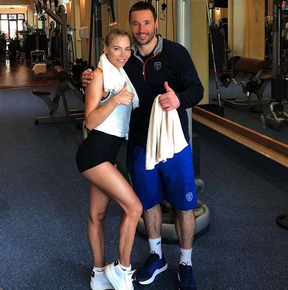Супруга хоккеиста Николь Амбразайтис поддерживает спортивный образ жизни мужа