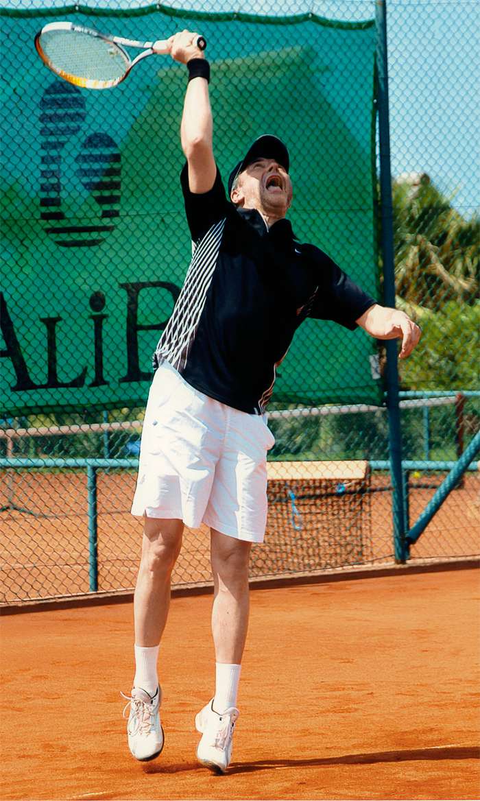 Сбросить напряжение Алексею Ефимовичу помогают занятия теннисом