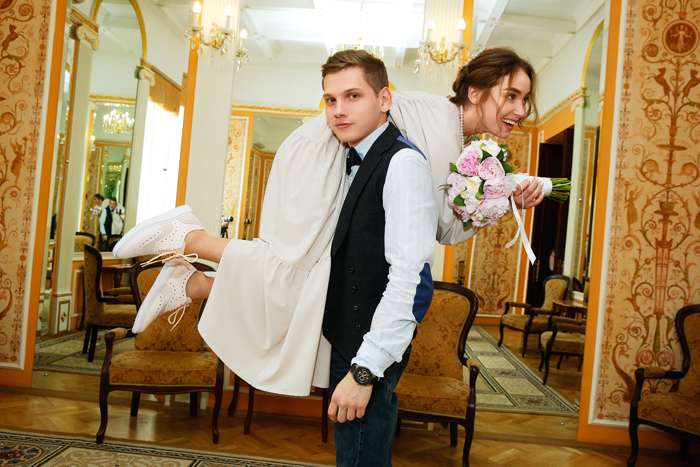 Пока в прессе судачили о «романе» с Александром Соколовским, актриса тайно вышла замуж за другого человека