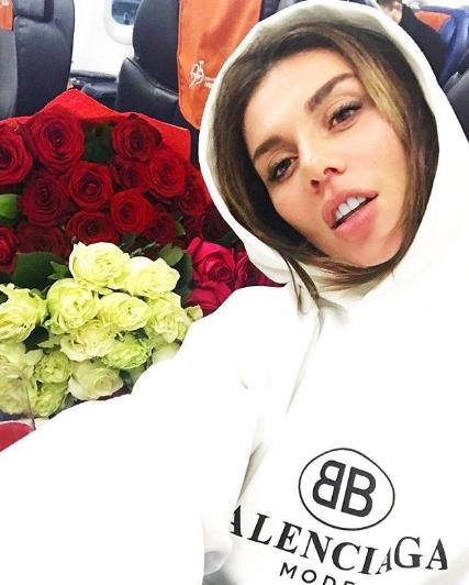 «Особенный день»: Седокова выбрала себе свадебное платье