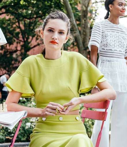 В этом сезоне дизайнеры использовали все оттенки зеленого В этом сезоне дизайнеры использовали все оттенки зеленого