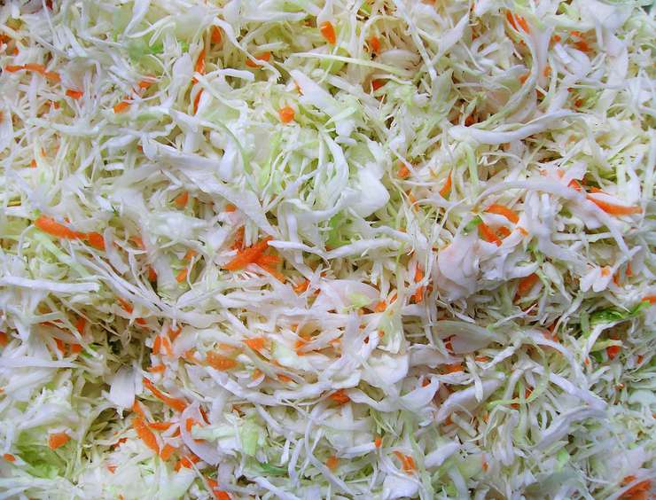 Капуста и морковь - самый простой салат