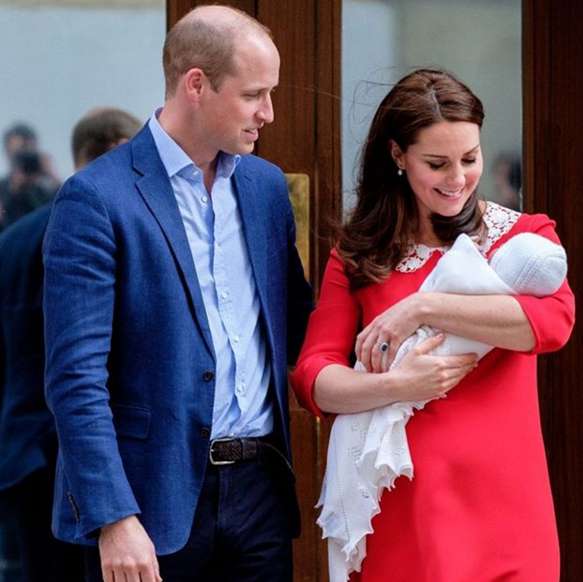 Принц Уильям и Кейт Миддлтон с новорожденным принцем Луи