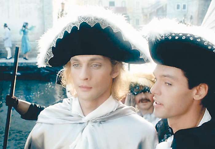 Свою первую главную роль Александр Домогаров сыграл в фильме «Гардемарины III» Светланы Дружининой Свою первую главную роль Александр Домогаров сыграл в фильме «Гардемарины III» Светланы Дружининой