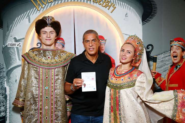 Сами Насери получил паспорт туриста