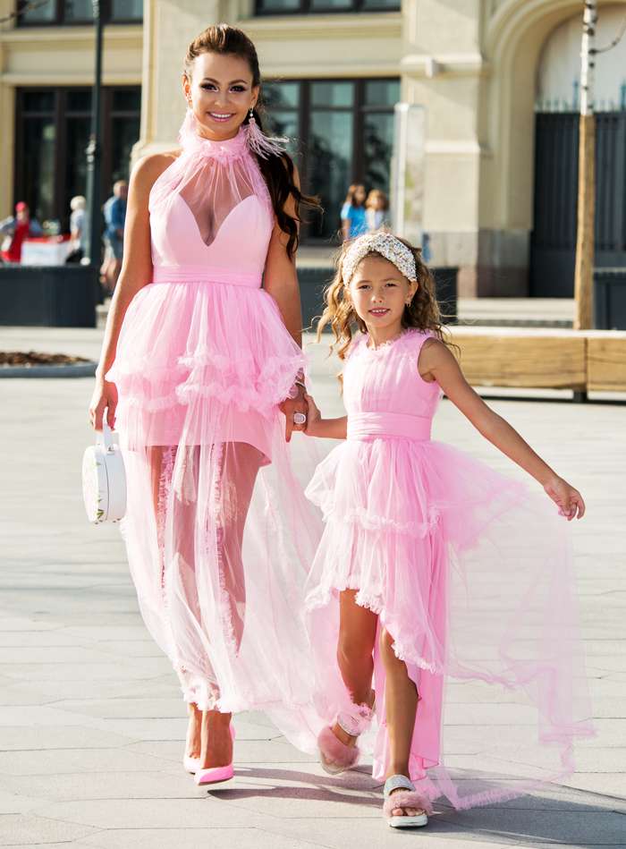 Инна Жиркова с дочерью - во всем розовом
