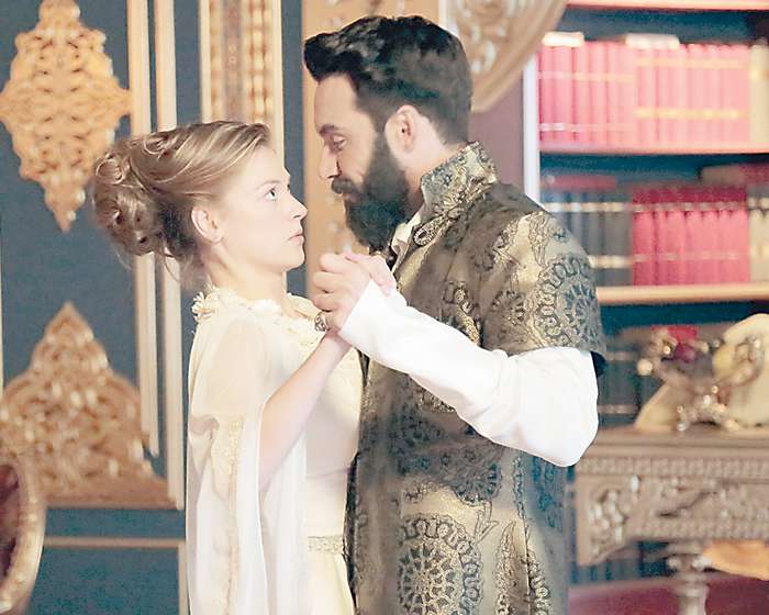 Главные роли в сериале «Султан моего сердца» сыграли россиянка Александра Никифорова и турецкий актер Али Эрсан Дура