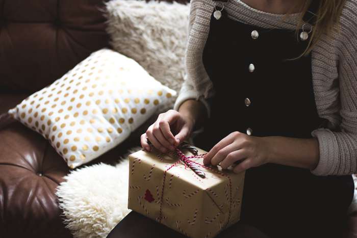 Что мешает женщине получать дорогие подарки?