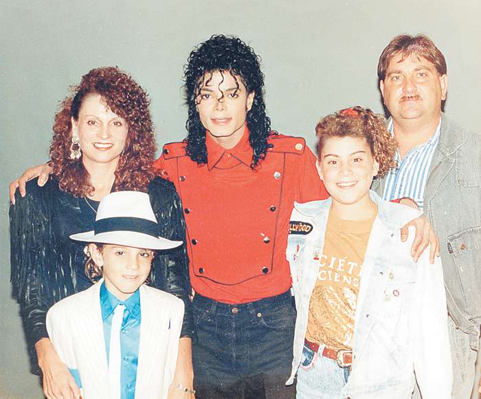 Майкл Джексон с семьей Уэйда Робсона