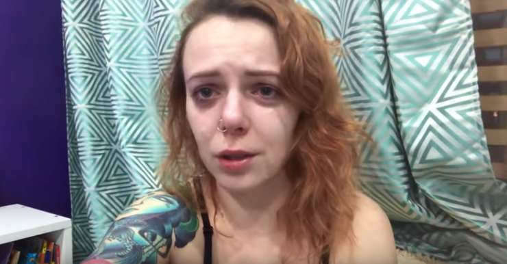 Экс-участница некогда популярной группы Ранетки со слезами на глазах рассказала, что муж бросил ее с больным ребенком