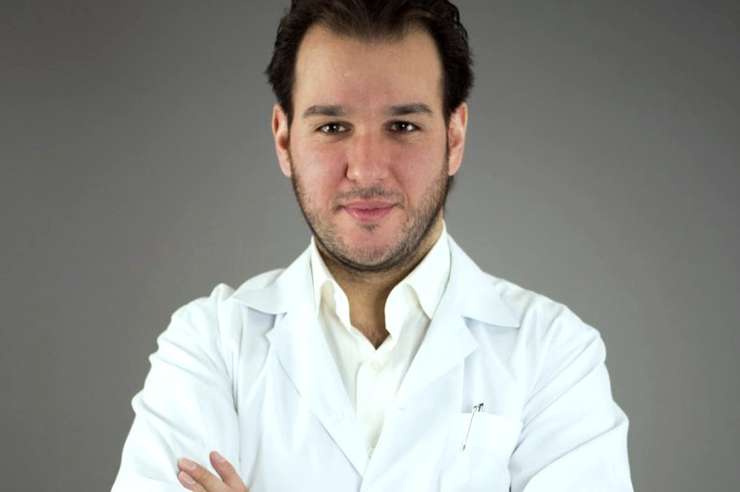 Пластический хирург Амжад Аль-Юсеф знает, как продлить молодость