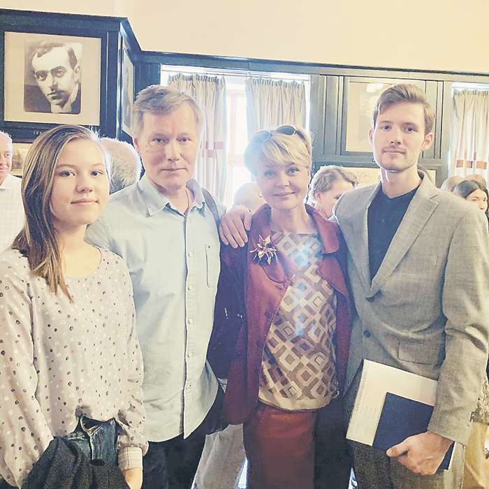 Юлия Меньшова и Игорь Гордин воспитывают сына Андрея и и дочь Таисию. В этом году Андрей получил актерское образование