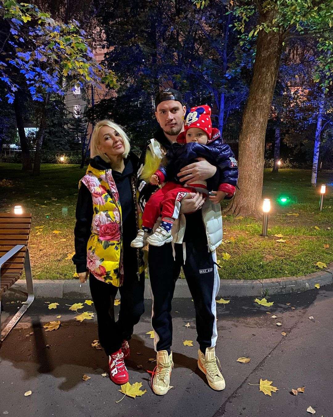 Лера Кудрявцева с мужем и дочерью
