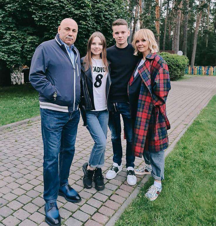 ВАЛЕРИЯ И ПРИГОЖИН С АРСЕНИЕМ И ЛИАНОЙ