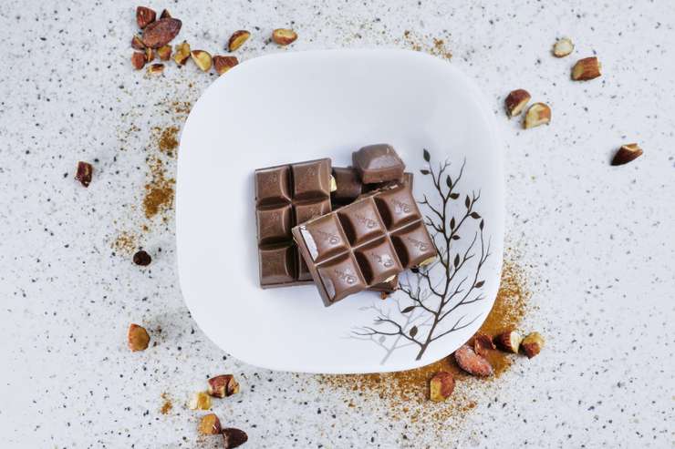 какао и темный шоколад обладают большей антиоксидантной активностью, полифенолами и флаванолами, чем любые другие протестированные фрукты