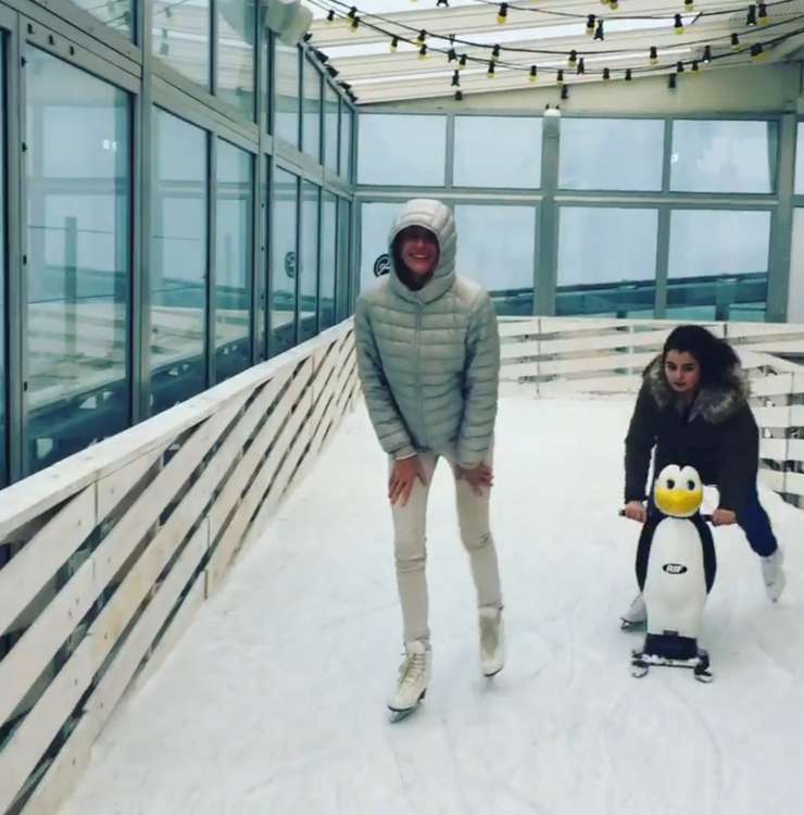 Вот уже несколько лет Любовь Толкалина с дочерью Машей практикуют катание на коньках