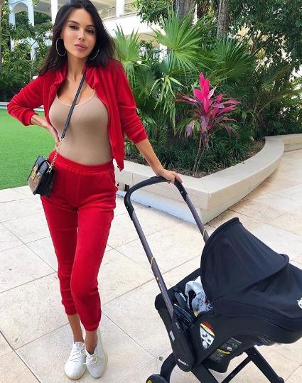 Самойлова позировала в бикини через 5 дней после четвертых родов