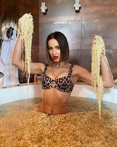 Ольга Бузова и лапша быстрого приготовления