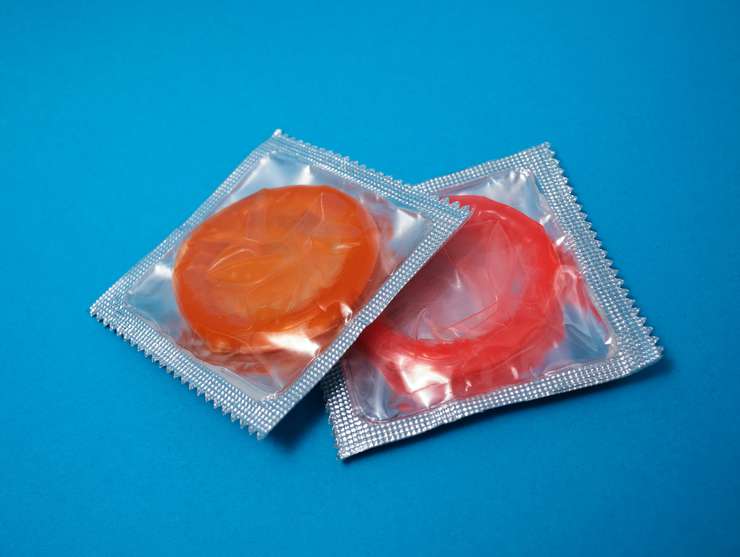 всегда держите в сумочке несколько презервативов