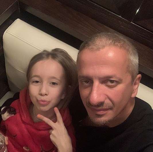 Константин Богомолов с дочкой