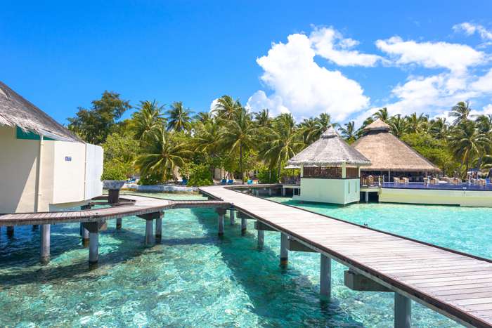 Большинство островов Мальдивского архипелага – всего пара сотен метров в диаметре, что обеспечивает приватность. Инфраструктура Сейшел более развита