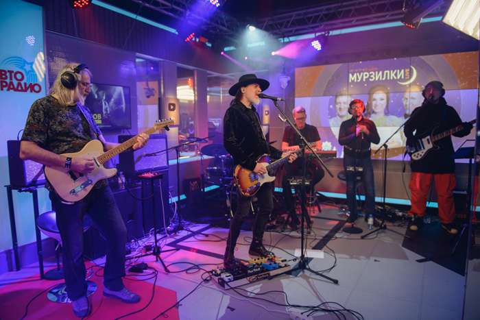 Сергей Воронов и его группа The Crossroadz устроили живое выступление на «Авторадио»