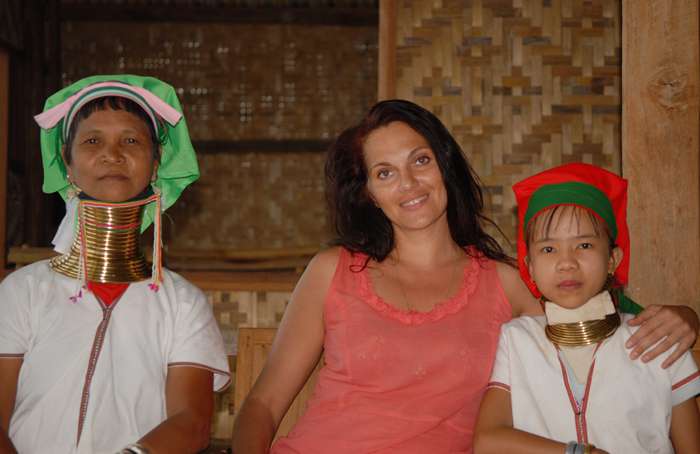 Нина Шацкая и женщины из племени Падонг