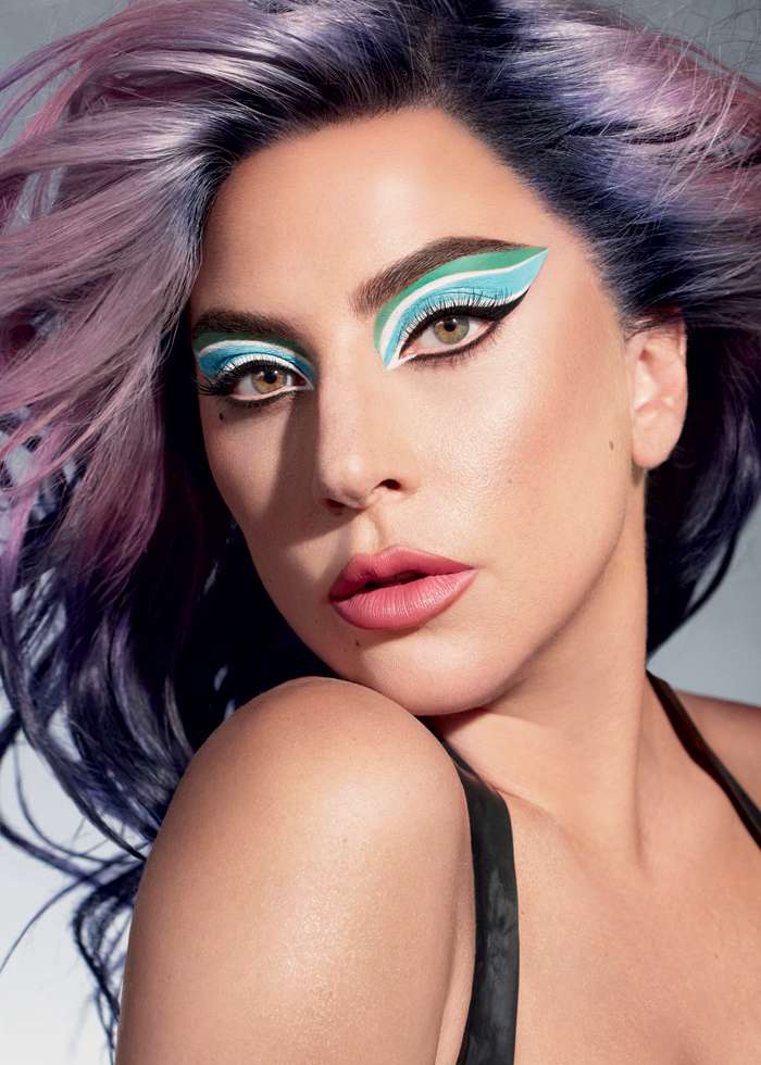 Леди Гага тоже взяла на вооружение цветные стрелки