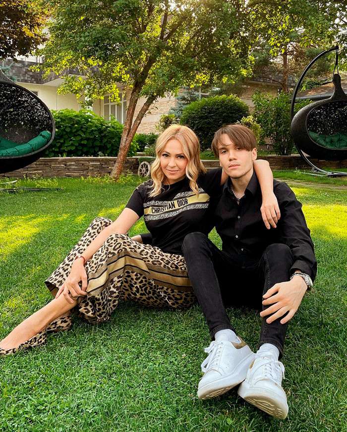 Яна Рудковская с сыном Николаем Яна Рудковская с сыном Николаем