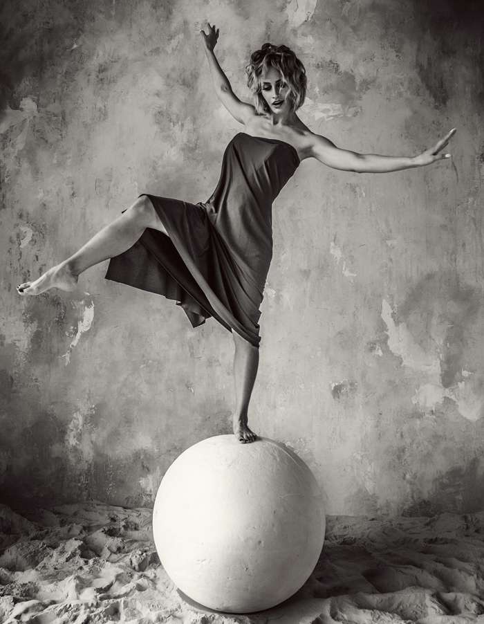 В свое время актриса училась в школе с языковым уклоном и даже собиралась поступать в иняз. Сейчас это помогло ей в работе над ролью В свое время актриса училась в школе с языковым уклоном и даже собиралась поступать в иняз. Сейчас это помогло ей в работе над ролью