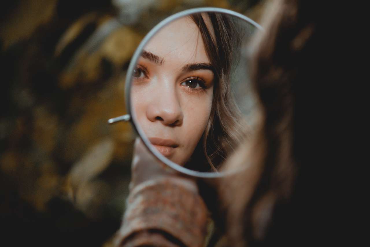 как принять свое отражение в зеркале