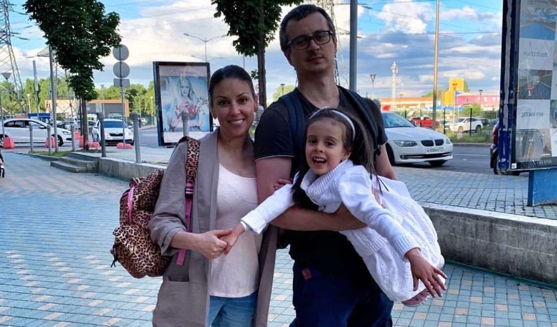 Александр Терехов с женой Татьяной Найник и дочкой