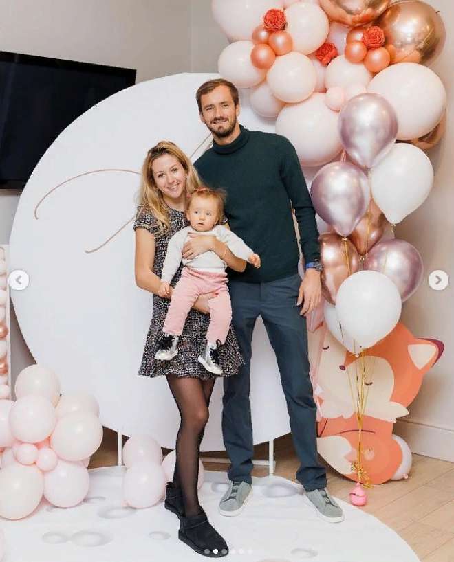 Медведев с женой и дочерью