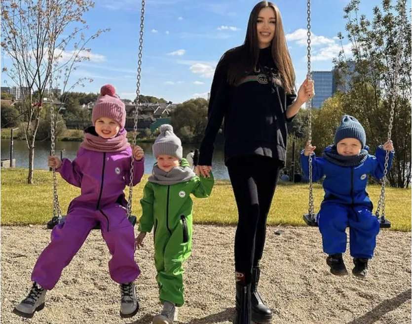 Анастасия Костенко с детьми
