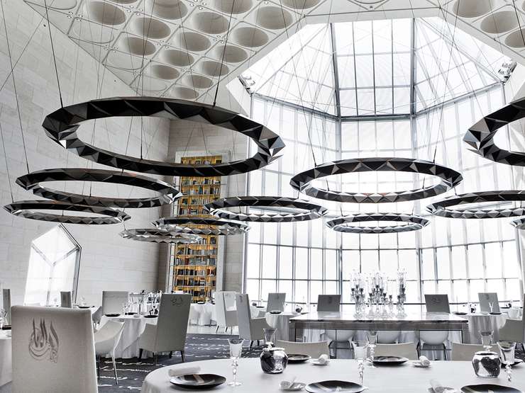 Ресторан IDAM одного из самых титулованных шеф-поваров мира Алена Дюкасса расположился на четвертом этаже катарского Музея исламского искусства