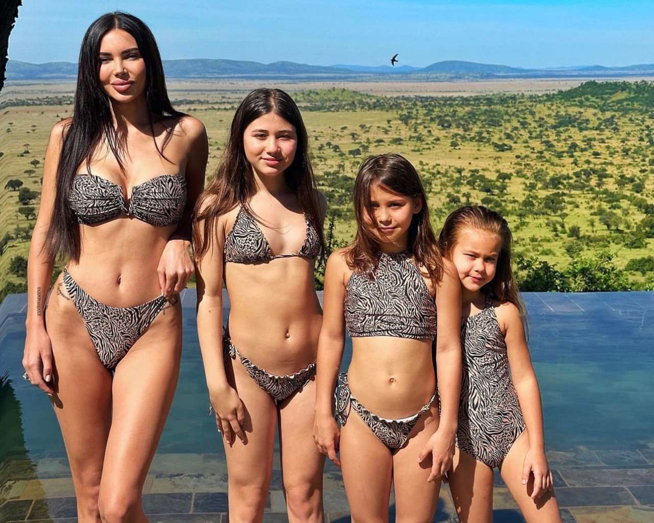 Оксана Самойлова со своими дочками