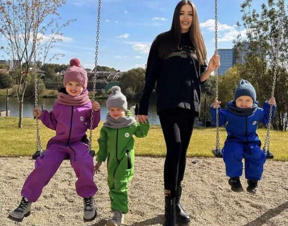 Анастасия Костенко с детьми