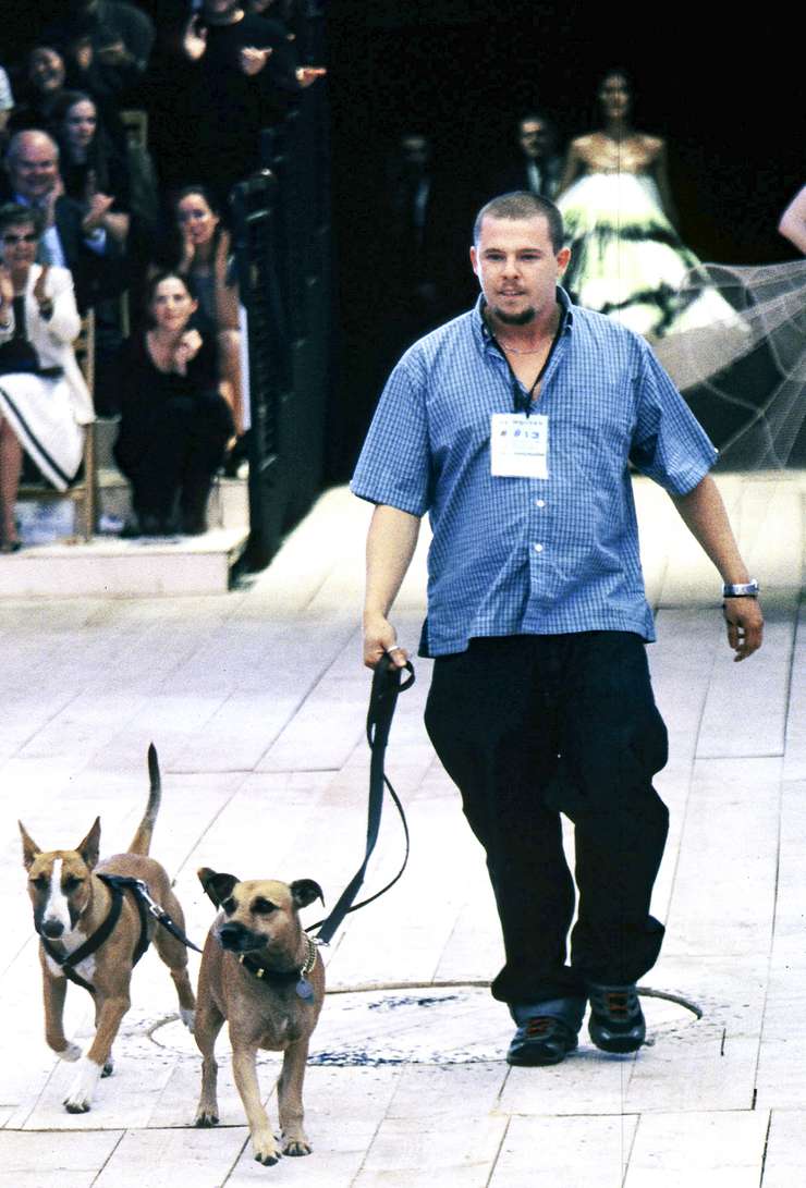 Александр Маккуин со своими собаками