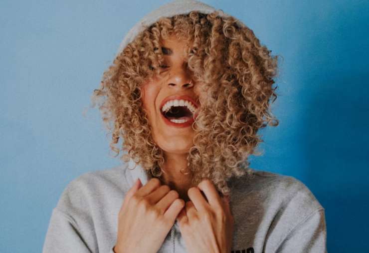 Ирония как способ жить долго: чем трезвый скепсис полезнее оптимизма