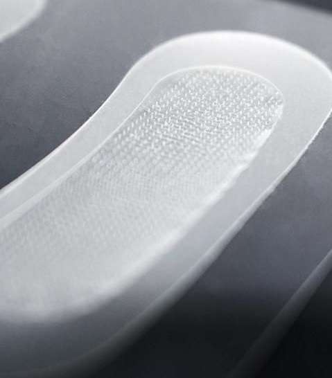 «На игле»: почему все переходят с гидрогелевых на микроигольчатые патчи «На игле»: почему все переходят с гидрогелевых на микроигольчатые патчи