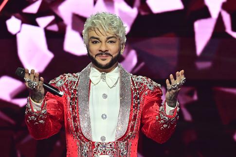 «Я свежий лаваш»: Киркоров нарядился в аппетитный костюм и едва не пострадал от зубов известного актера