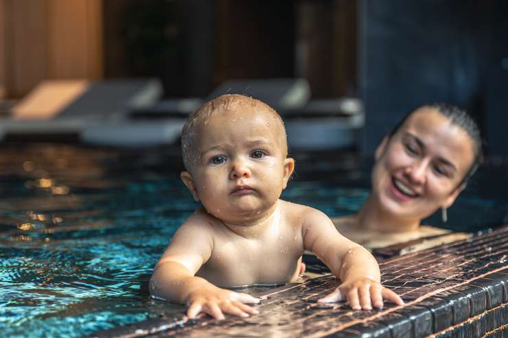 Как грудничковое плавание влияет на развитие ребенка и помогает подготовить малыша к первым шагам Как грудничковое плавание влияет на развитие ребенка и помогает подготовить малыша к первым шагам