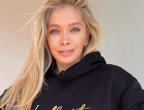 Вера Брежнева появилась в Марракеше в эффектном алом платье