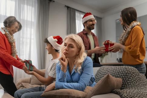 Добро пожаловать отсюда: как вежливо отказать нежеланным гостям в новогодние праздники