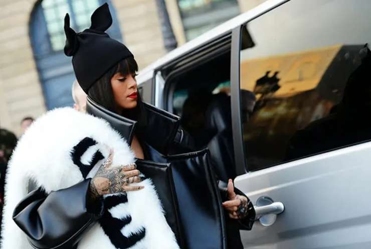 От ретро к тренду: горжетка, которая делает любой образ богаче и загадочнее От ретро к тренду: горжетка, которая делает любой образ богаче и загадочнее